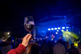 Wine in Búzios segue neste fim de semana com shows gratuitos e degustações à beira-mar