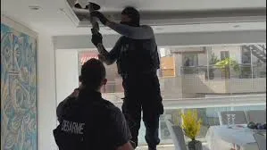 Homens são presos após proprietário reconhecer arma furtada em vídeo nas redes sociais