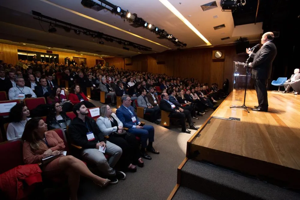 Oficina de técnicas de apresentação ajuda participantes a desenvolver comunicação e confiança em público