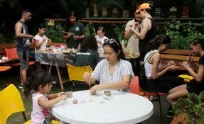 Viver o Viveiro terá oficina de vasos autoirrigáveis, trilhas e atividades ambientais neste domingo