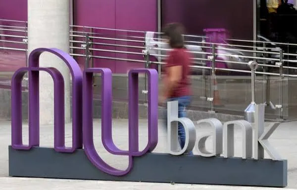 Fundadora do Nubank esclarece mensagem enviada por engano sobre suposta liquidação do banco