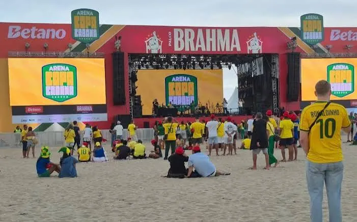 Rio de Janeiro entra em clima de Copa do Mundo e reúne torcedores para estreia do Brasil