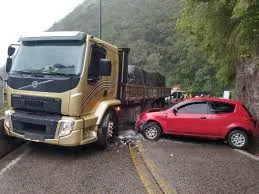 Acidente na Serra do Rio do Rastro mobiliza resgate aéreo e interdita trânsito em Santa Catarina