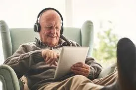 Música ajuda pessoas com demência a recuperar vínculos sociais e melhorar qualidade de vida