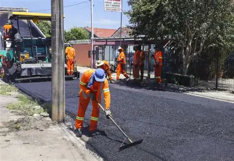 Mais de 100 ruas receberão novo asfalto em Pindamonhangaba e bairro Gastão Vidigal abre cronograma de obras