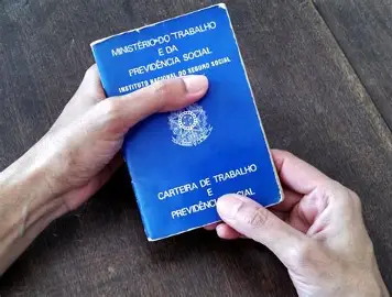 PAT oferece orientação gratuita para elaboração de currículos e apoio à busca por emprego