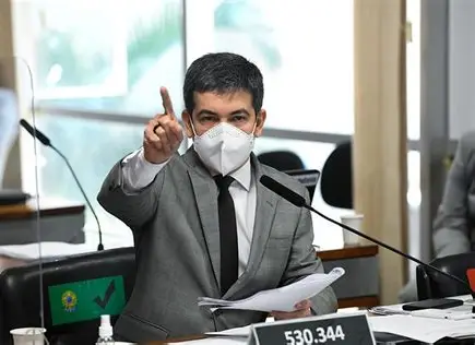 Randolfe Rodrigues anuncia pré-candidatura à reeleição ao Senado pelo Amapá