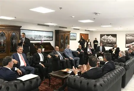 Relações entre governos de diferentes períodos entram em debate após revelações sobre emendas