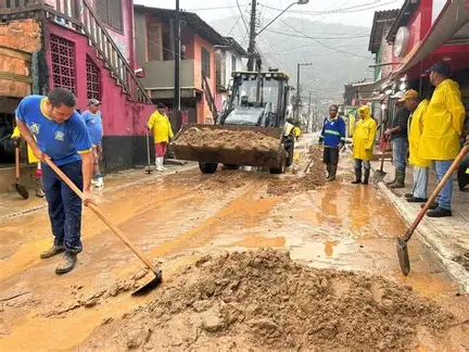 Defesa Civil intensifica monitoramento e alerta população sobre risco de chuvas em São Sebastião