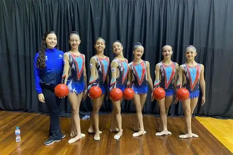 Ginastas e alunas participam de encontro especial no Paço Municipal de São José
