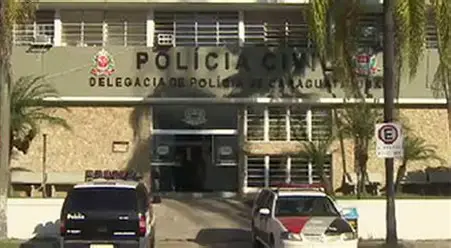 Dupla em motocicleta atira contra grupo de jovens em adega e deixa dois feridos em Caraguatatuba
