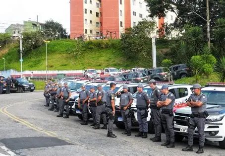 Polícia Militar e Guarda Civil reforçam monitoramento no centro comercial de Pindamonhangaba para o 10 de Julho