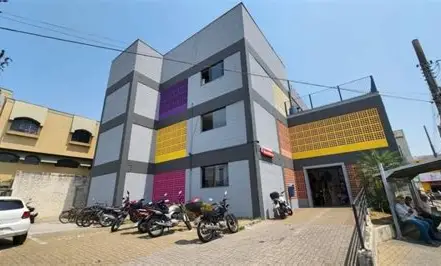 Prefeitura revitaliza pintura da área interna do Shopping Popular de Taubaté