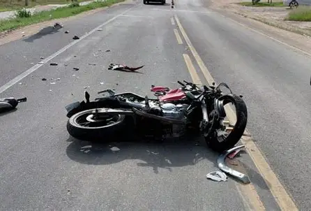 Motociclista morre após colisão com carro e ser atropelado por outro veículo na Rodovia dos Tamoios