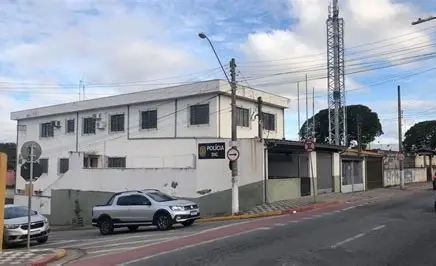 Homem é encontrado morto com marcas de facadas dentro de casa em Jacareí