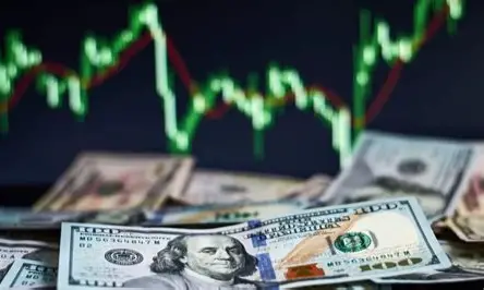 Dólar opera em alta enquanto mercado acompanha cenário internacional e indicadores econômicos
