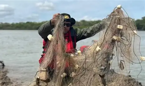 Dupla é multada em R$ 25 mil por pesca irregular com arpão no interior de São Paulo
