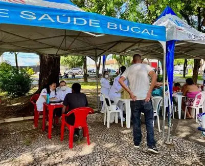 Julho Neon leva serviços gratuitos de saúde e conscientização para a Praça Monsenhor Marcondes, em Pindamonhangaba