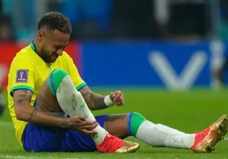 Por que jogadores estão cuspindo durante as partidas? Entenda a explicação científica por trás da cena que virou marca da Copa do Mundo