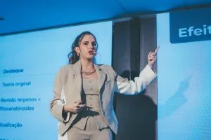Dia da Ciência destaca médica brasileira que desenvolveu tecnologia para ampliar a absorção da cannabis medicinal