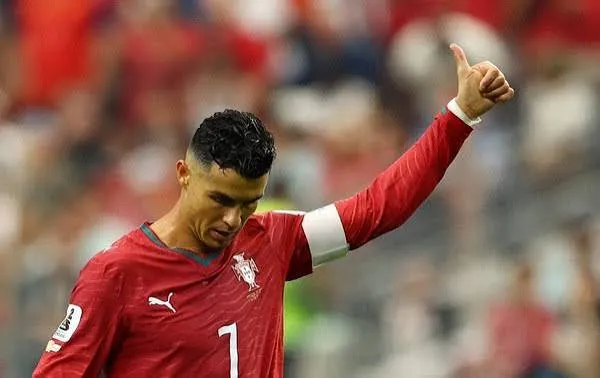 Cristiano Ronaldo segue apenas quatro companheiros da seleção portuguesa nas redes sociais