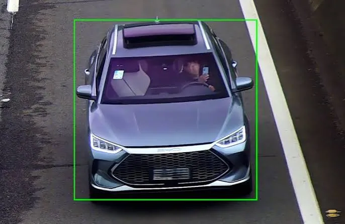 Radares com inteligência artificial começam a multar motoristas sem cinto e ao celular no Rodoanel