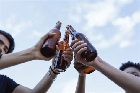 Por que o álcool continua tão presente na sociedade mesmo com riscos comprovados à saúde?