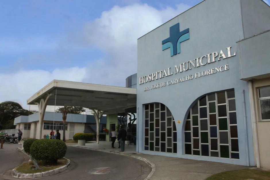 Duas mulheres ficam presas às ferragens após acidente em São José dos Campos