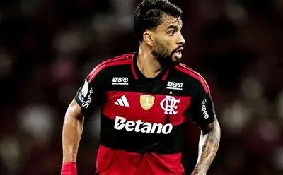 Lucas Paquetá retorna ao Flamengo para tratamento de lesão e reforça recuperação no Ninho do Urubu