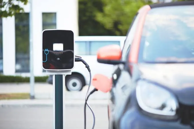 Carros elétricos ainda enfrentam desafios relacionados às baterias, apontam especialistas