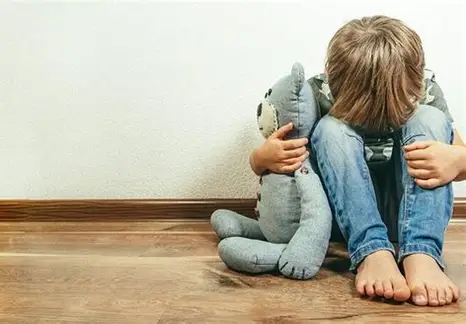 Criança de 1 ano é internada com sinais de abuso sexual em Minas Gerais; quatro pessoas são levadas à delegacia