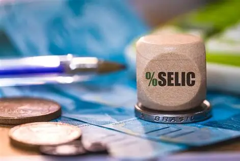 Queda da Selic não garante empréstimos mais baratos; especialista orienta consumidores antes de contratar crédito