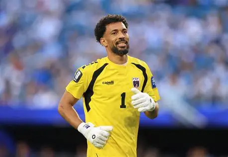 Camisa do goleiro Vozinha bate recorde em leilão e supera peças de Alisson e Neuer