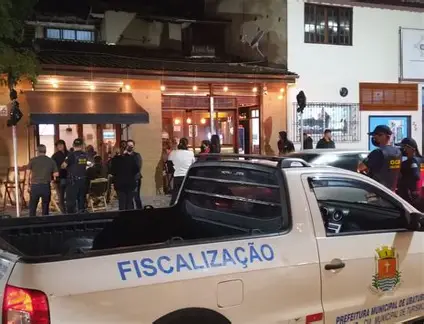 Operação integrada fiscaliza bares e adegas em Ubatuba e reforça combate às irregularidades