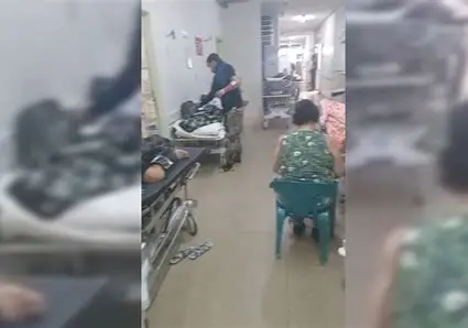 Paciente com fraturas aguarda há cinco dias por vaga em hospital e permanece em corredor de pronto-socorro