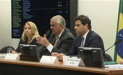 Presidente da Câmara critica bloqueio de recursos determinado pelo STF e defende servidores da Casa