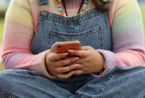 Reino Unido estuda restringir acesso de adolescentes às redes sociais para ampliar proteção digital