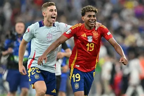 Espanha encanta o mundo, elimina a França e chega à final da Copa do Mundo com campanha histórica