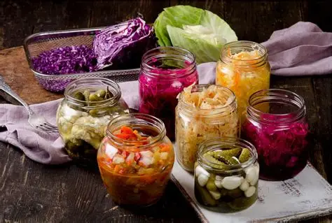 Alimentos fermentados ganham espaço na alimentação, mas especialistas alertam que benefícios dependem de evidências científicas