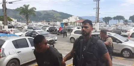 Dupla é presa em flagrante por tráfico de drogas em Angra dos Reis