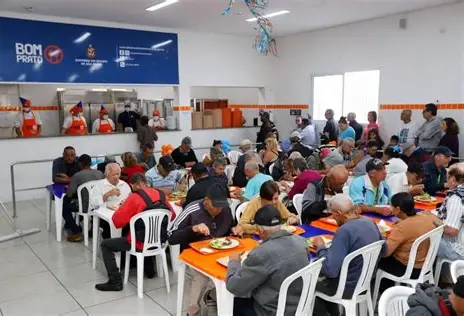 Bom Prato de Jacareí comemora 4 anos com cardápio especial para os usuários