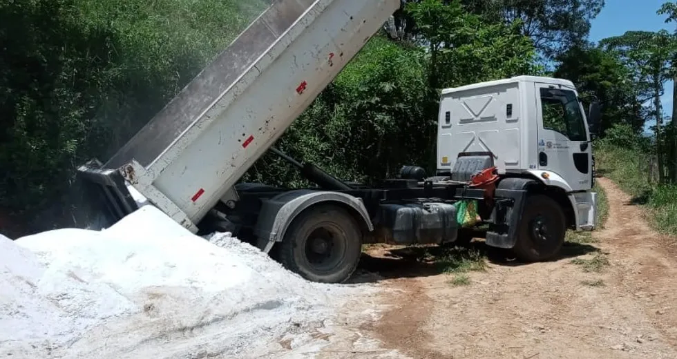 São José abre inscrições para programa de transporte gratuito de calcário a produtores rurais