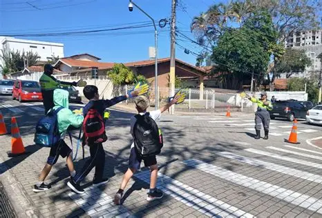 EducaMob promove palestra sobre trânsito seguro para conscientizar motoristas e pedestres em São José