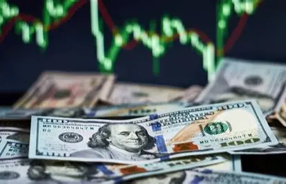 Dólar recua e Ibovespa fecha em alta após investidores acompanharem cenário externo e tarifas dos EUA