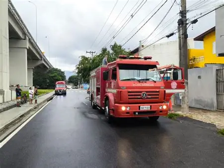 Incêndio em veículo mobiliza forças de segurança em São Sebastião