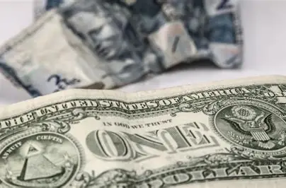 Dólar opera com oscilações e Bolsa acompanha cenário econômico nesta sexta-feira