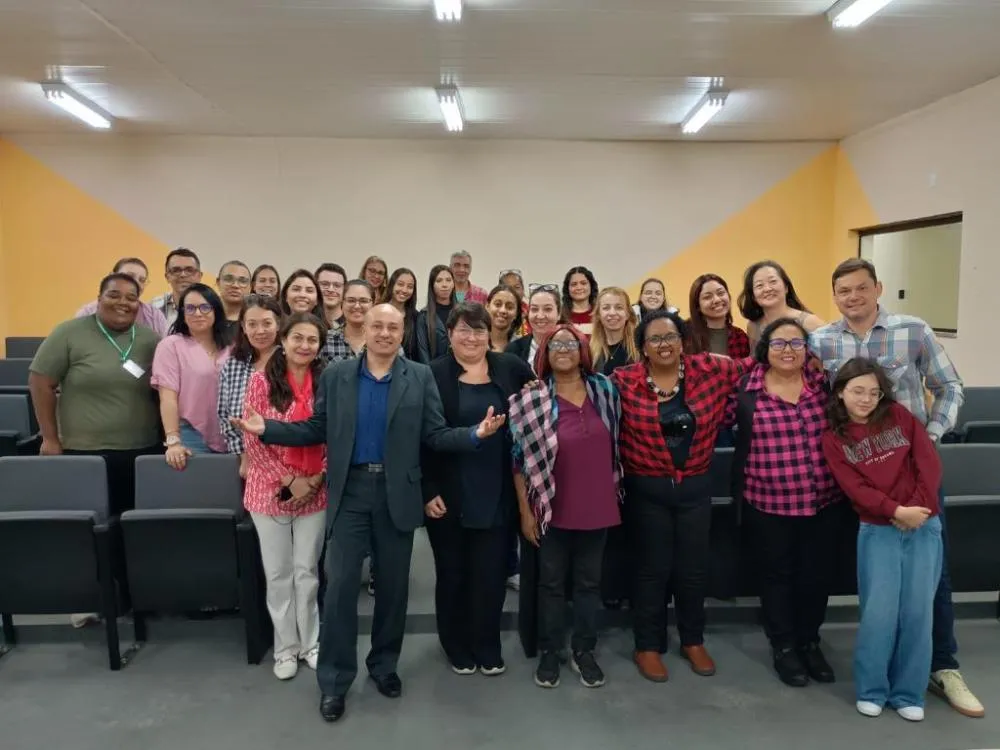 Equipe de Fisioterapia participa de palestra sobre desenvolvimento humano e inteligência emocional em Pindamonhangaba