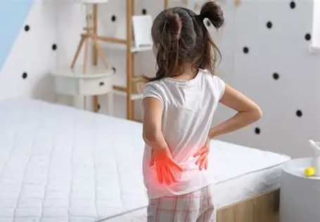 Casos de problemas de coluna entre crianças e adolescentes crescem 72,8% em cinco anos e preocupam especialistas