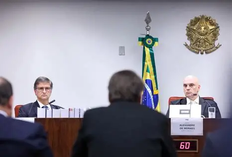 Alexandre de Moraes nega pedido para visita de Javier Milei a Jair Bolsonaro