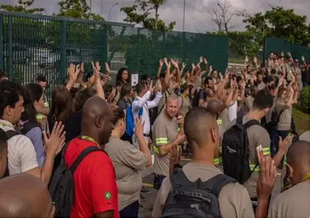 Trabalhadores da Parker Hannifin iniciam greve em Jacareí após anúncio de fechamento da unidade